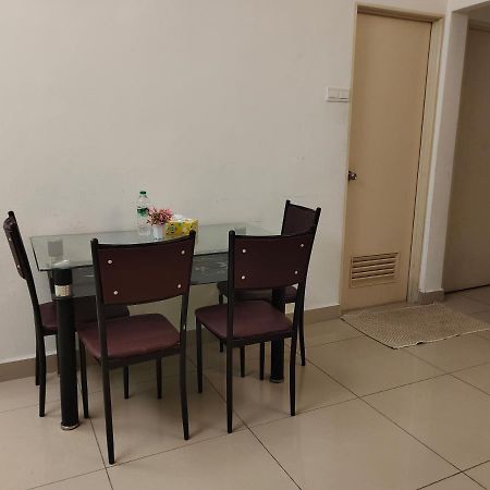 קוטה בארו 2 Rooms Homestay Deviana Wakaf Che Yeh מראה חיצוני תמונה