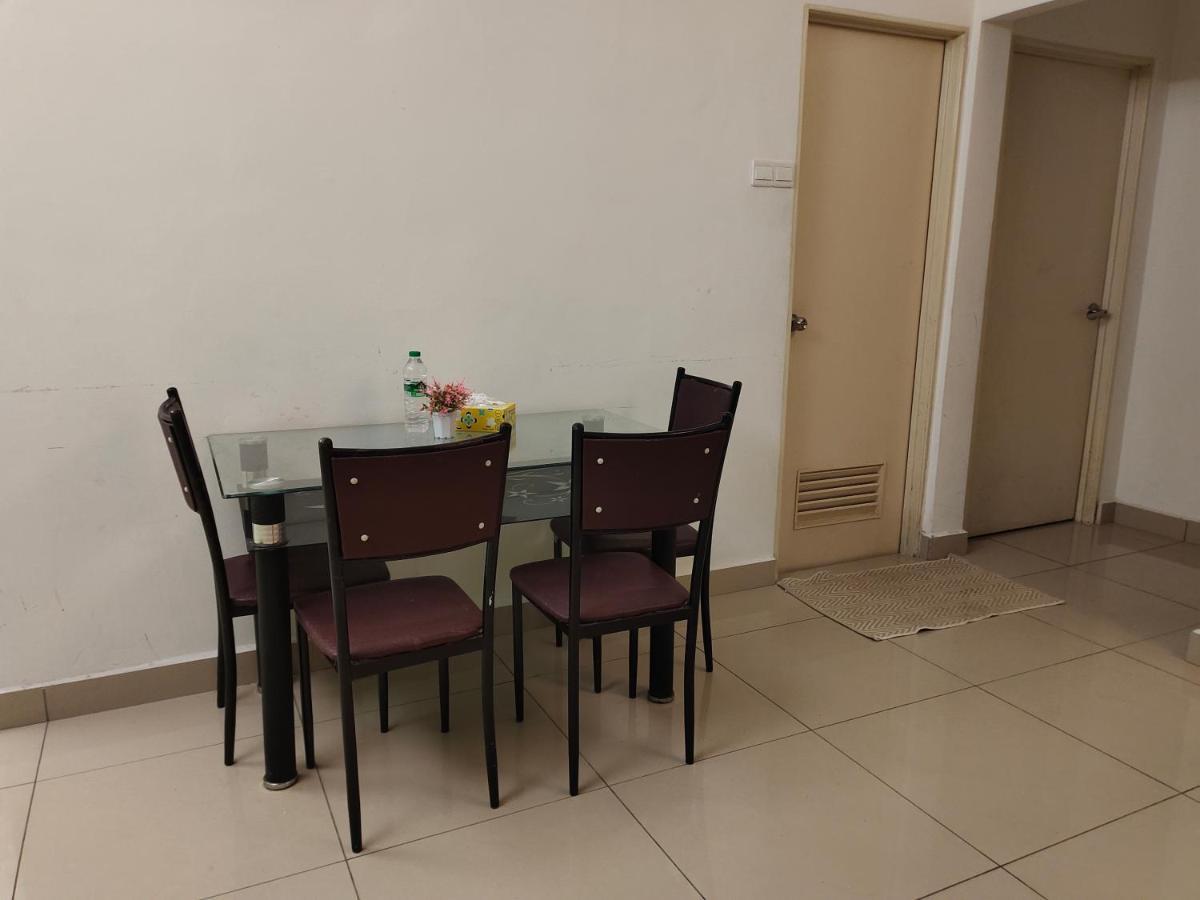 קוטה בארו 2 Rooms Homestay Deviana Wakaf Che Yeh מראה חיצוני תמונה