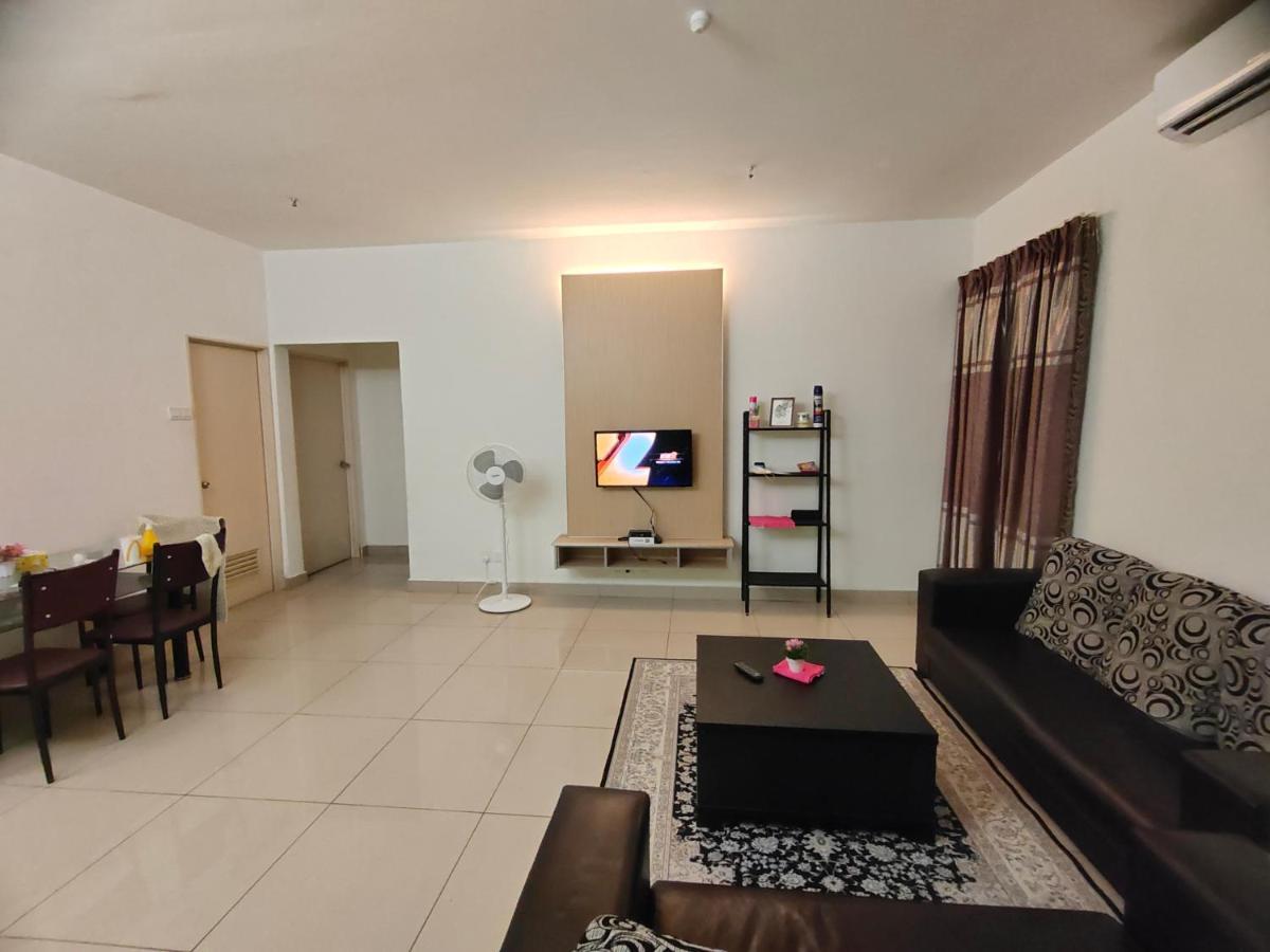 קוטה בארו 2 Rooms Homestay Deviana Wakaf Che Yeh מראה חיצוני תמונה
